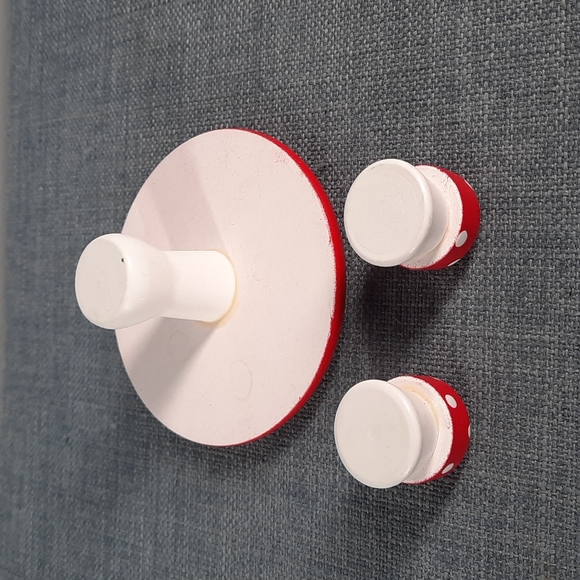 Fairy Gnome Garden Play Wood Miniature Carved Mushroom Painted Table Chairs Leaf - Picture 3 of 6